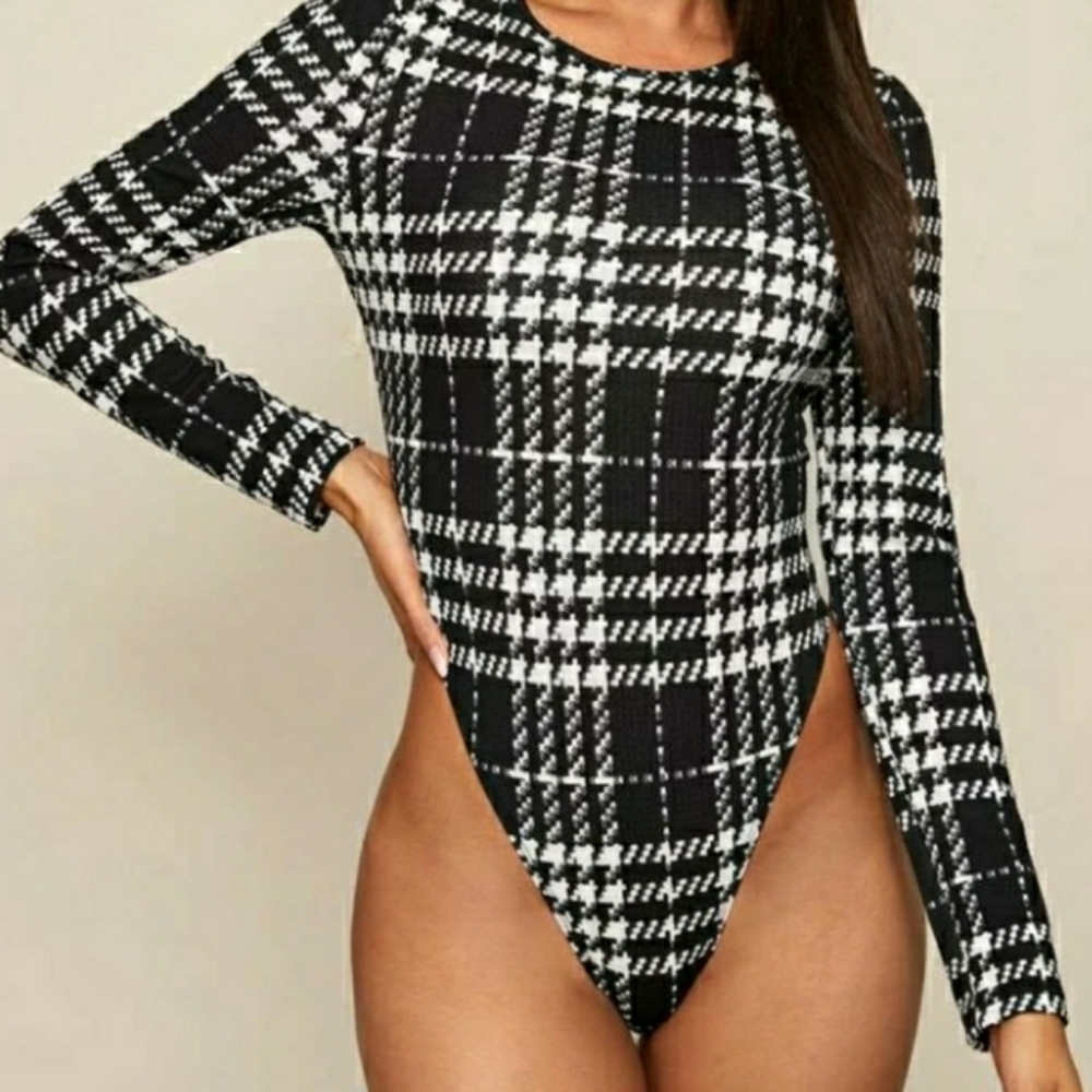 SHEIN High Leg Fitted Houndstooth Plaid Bodysuit